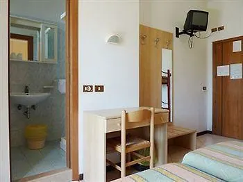 Hotel Canova ليدو دي يسولو 3*,  إيطاليا